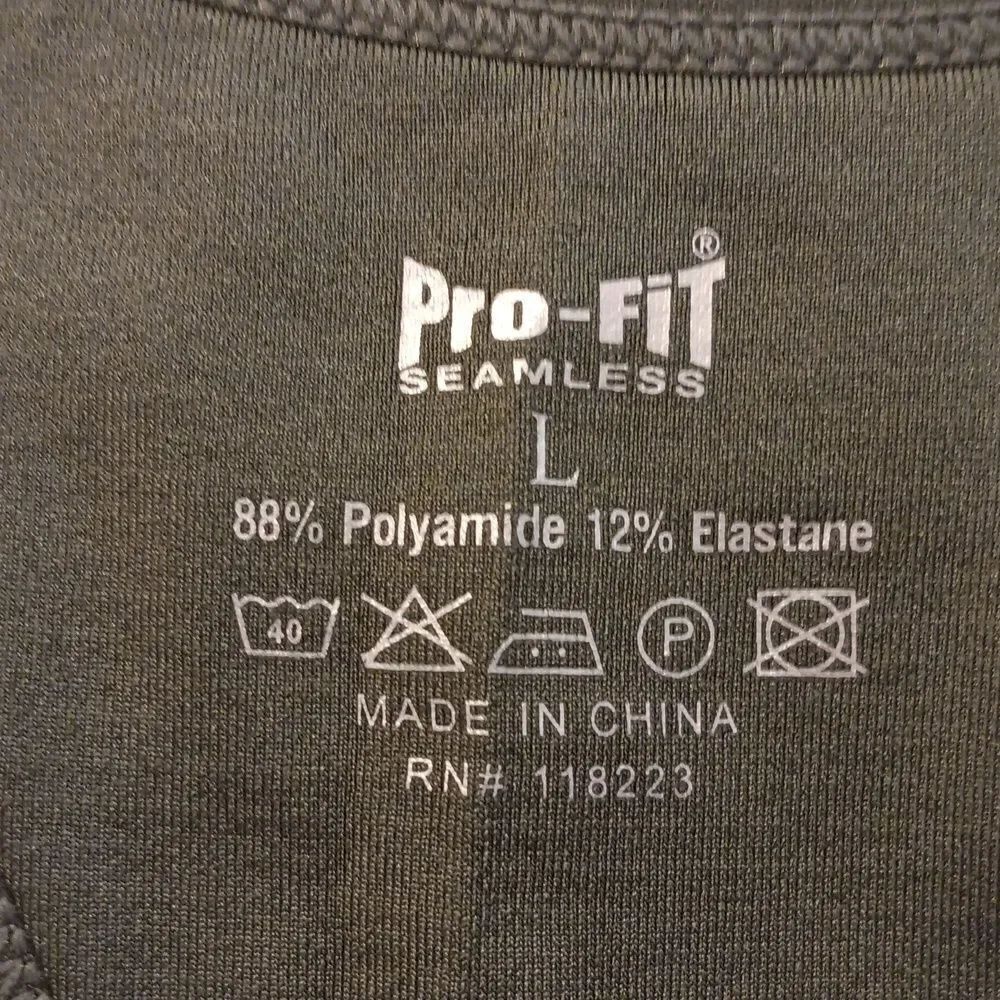 Pro-Fit Seamless  Sport Bra - Picture 5 of 7